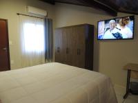 Kamer met Queensize Bed en Gedeelde Badkamer