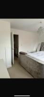 Private Double Room In Three Bedroom Townhouse Shared with Live In Host - B&B