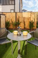 Elegant Living by Middleton Park, Fully Equipped - Chambres d’hôtes
