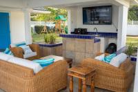 The Heart Villa, Exquisite Pool to Relax & Unwind - B&B Golden Grove