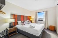 Cozy 2-Bedroom Apartment with City Views - B&B Perth