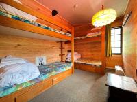 Vierbettzimmer mit Gemeinschaftsbad