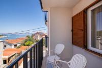 Apartmani Mira - Bed and Breakfast Stomorska