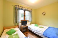 Dreibettzimmer mit Gartenblick