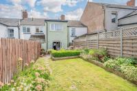 Chic 2-bedroom townhouse in vibrant Abergavenny - Ferienwohnung Abergavenny