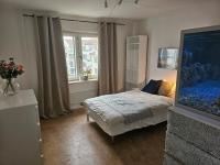 Central Room with Private Entrance and Ensuite Bathroom - Bed and Breakfast