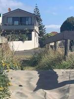 Beach Front Apartment - B&B Ohope Beach