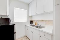 Stylish Ocean Dr Apt w/ 2 Queen Beds, Across Beach - B&B Miami Beach