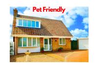 Romantic Cosy Cottage with Large Garden, Close to Beach & Attractions, Off Road Private Parking, Fab Free WiFi & Pets are Welcome too! The Perfect holiday Getaway! - Bed and Breakfast