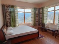 Deluxe Double or Twin Room with Mountain View