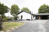 Modern villa in good location - B&B