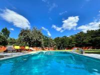 Horace Guesthouse POOL & HOT TUB & BIKES & RIVER - B&B Dejani