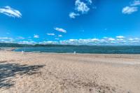 Dewdrop Condo - Spacious Studio For 2 By Beach! - B&B Pepin