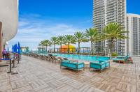 Wake Up to the Sound of Waves in a Stylish Condo in a Luxury Resort - Chambres d'hôtes Hollywood
