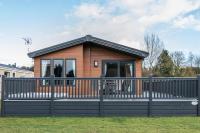 Lilac Lodge with Hot Tub - Chambres d’hôtes