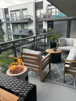 Stunning Stayz Luxury 2 King Suite at Friday Harbour Resort Marina Walk & Parking - Chambres d'hôtes Innisfil