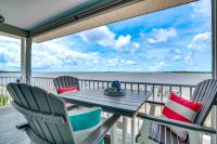Steps to Beach Waterfront Cedar Key Home! - B&B Cedar Key