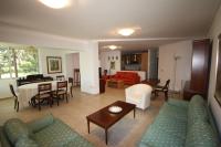 2 Bdr Park View Apt - 130m2 & Private Patio - Chambres d’hôtes Athènes