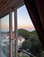 Peaceful oasis with sea view and parking spot - B&B