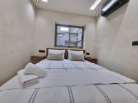 Trendy 2-Bedroom Oasis Near Top Restaurants and Cafes - Air Conditioners! - Chambres d'hôtes Tanger
