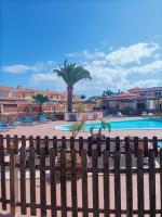 CASA ANITA, pool sea and surf in Corralejo - B&B Corralejo