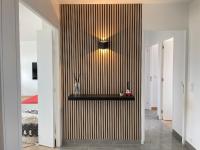 PARIS PANTIN Magnifique Appartement 4 pièces de 108m2 avec 2 PARKING intérieur - très cosy pour 1 à 12 personnes - Entièrement refait à neuf ENTIRE APARTMENT LUXURIOUS AND WARM - PANTIN PARIS 19 ème FREE WIFI GRATUIT - B&B Pantin