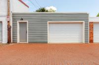 Private Garage Parking and King Bed - Walk to Metro - Bed and Breakfast
