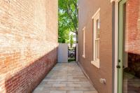 Private Garage Parking and King Bed - Walk to Metro - B&B Washington