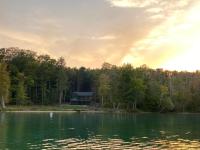 Torch Lake Blue 4BDR Beachfront House ➠ 2364 - Chambres d’hôtes Kewadin