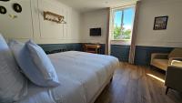 Zimmer mit Queensize-Bett und Gartenblick