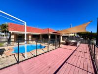 Waterfront Family House with Pool, BBQ - Ferienwohnung