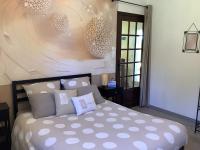 Dreibettzimmer mit Gartenblick