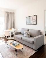 2 Mins to the Beach Modern gem Sleeps 4 - B&B