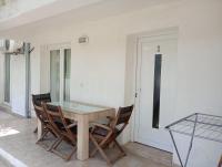 One-Bedroom Apartment with Garden View