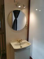 BackPackers GELIJKVLOERS-Studio-Slaapkamer-Eetkamer-Keuken 1 ruimte-badkamer en-suite - B&B