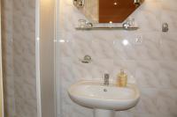 Doppel-/Zweibettzimmer mit Bad