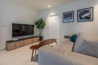 Luxury apartment with common skypool in the prestigious Mercury Tower by SF HOMES - Chambres d'hôtes San Ġiljan