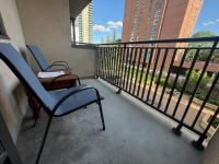 Entire Apartment Prime Downtown location Free underground Parking - Bed and Breakfast Calgary