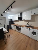 ARONIA s terasou & parking free - B&B Piešťany