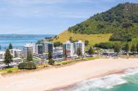 Oceanside Bliss - Absolute Beachfront - Uninterrupted Ocean Views with Pool - B&B Mount Maunganui