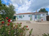 Maison Confortable à L'Aiguillon-sur-Mer, proche Plage, 3 Chambres, Terrasse, Animaux Acceptés - FR-1-476-225 - Ferienwohnung