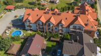 Lazurowy Dwór - Nadmorskie Apartamenty z Basenem oraz Restauracją w Sztutowie - B&B
