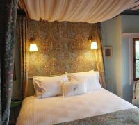 Three-Bedroom Grapevine Cottage