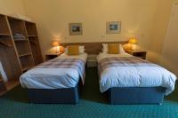 Doppel-/Zweibettzimmer mit Gartenblick