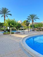 Coqueto con PISCINA, nuevo a 50m del mar, Parking Gratis OBRAS DE CONSERVACION EN FACHADA DE ENERO A 30 JUNIO 2026 - B&B El Campello