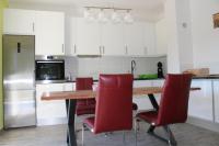 Villa· Vera mit Pool in ruhigem Waldstück - Chambres d'hôtes Benkovac