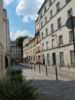 Studio charmant à Place de Clichy - B&B