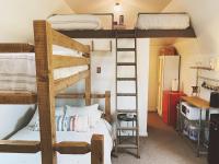 Blackhawks Nest - B&B Livingston