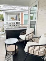 Stylish Cozy Family Cottage with Golf Cart - 1 mile to Dwntn Ocean Springs and beach - Chambres d'hôtes Ocean Springs