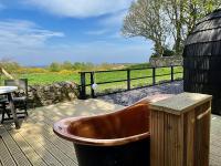 Y Caban - A Luxury Rural Retreat with Seaviews - B&B